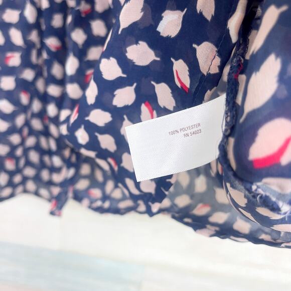 Old Navy Chiffon Pleated Blouse Blue Floral Sheer Office Work Womens Medium - Picture 6 of 6